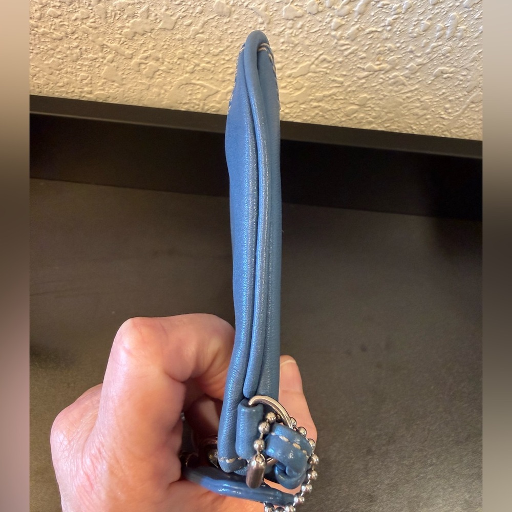 Coach Vintage Legacy Blue Leather Wristlet EUC - Picture 7 of 11